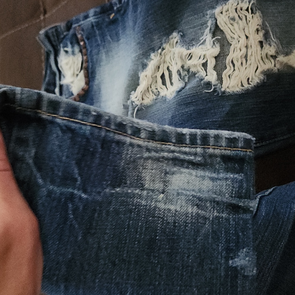 Abercrombie and Fitch - Picture 15 of 15